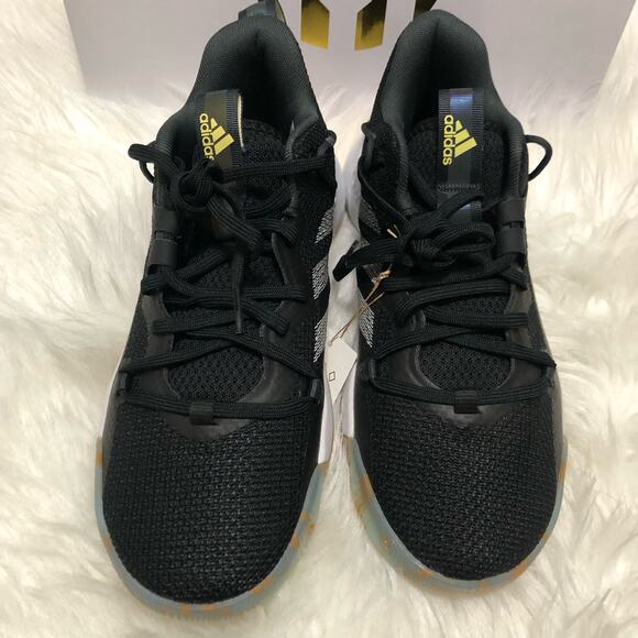 Athletic_Shoes